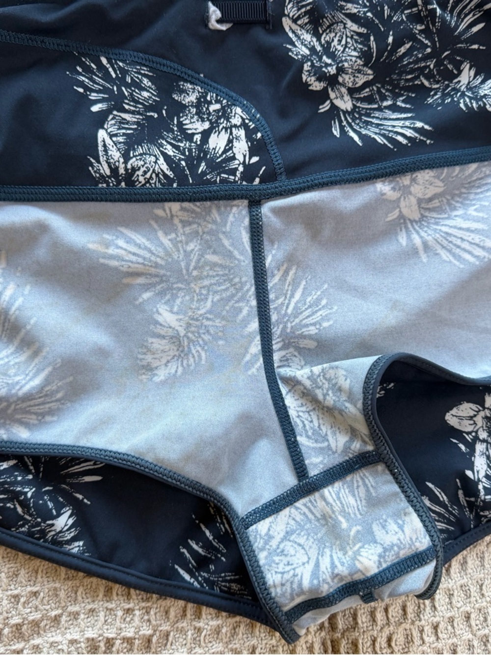 Vuori Marine Crop Top + Seascape Shortie Bikini Set w/ Bonus Prana top– Size S - Picture 5 of 10